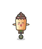 le personnage mignon de cupcake fait du vélo de cirque vecteur