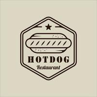 logo de hot-dog ou de hot-dogs vecteur ligne art simple illustration minimaliste modèle icône conception graphique. signe ou symbole de restauration rapide pour le concept de menu ou de restaurant avec emblème de badge et typographie