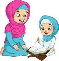 femme musulmane enseignant à sa fille lire le coran