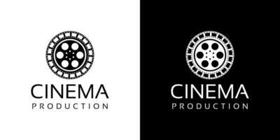 conception de logo de film de film de cinéma avec une vieille cartouche de film et une pellicule vecteur