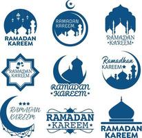 frontière de ramadan kareem, arrière-plan de style art islamique. symboles du ramadan moubarak, lanternes d'or suspendues, lampes arabes, lune de lanternes, étoile, vecteur d'art et illustration