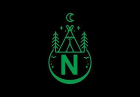 couleur verte de la lettre initiale n dans l'insigne du cercle de camping vecteur