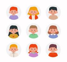 ensemble de portraits d'enfants. avatar de profil d'enfant heureux pour les médias sociaux ou le compte de blog. illustration vectorielle de visages d'enfants mignons dans un style de dessin animé plat. collection d'avatars. les éléments sont isolés. vecteur