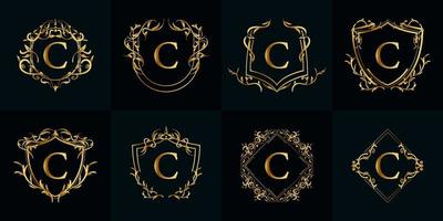 logo initial c avec ornement de luxe ou cadre fleuri, collection de jeux. vecteur