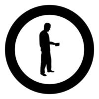 homme, à, casserole, dans, sien, mains, préparer, nourriture, mâle, cuisine, utilisation, soucoupes, silhouette, dans, cercle, rond, noir, couleur, vecteur, illustration, solide, contour, style, image vecteur