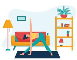 la fille pratique le yoga à la maison. le concept de cours de yoga à domicile. femme dans la pose du triangle. pratique du yoga. mode de vie sain. personnage plat féminin dans un salon avec mobilier vecteur