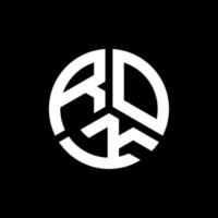 création de logo de lettre rok sur fond noir. concept de logo de lettre initiales créatives rok. conception de lettre rok. vecteur