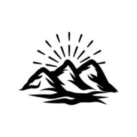 création de logo de montagne vecteur