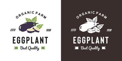 illustration de logo d'aubergine vintage adaptée à la fruiterie et à la ferme fruitière vecteur