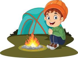dessin animé petit garçon campant près d'un feu de camp et d'une tente vecteur