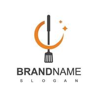 logo de cuisine avec symbole de spatule vecteur