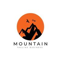 conception de vecteur de logo de montagne