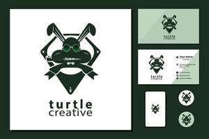 conception graphique du logo de la mascotte de l'emblème des sports de tortue de mer vecteur