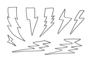 ensemble d'illustrations de croquis de symbole d'éclair électrique doodle vecteur dessinés à la main. icône de doodle de symbole de tonnerre.