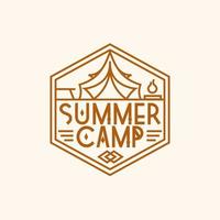logo de camp d'été composé d'un style de ligne de tente et de feu de camp pour le logotype de camping, explorez l'emblème vecteur