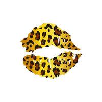 lèvres de léopard d'or sur fond blanc. lèvres féminines colorées peintes. illustration vectorielle dessinée à la main. vecteur