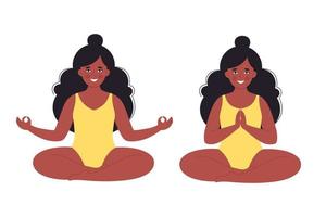 femme noire méditant en maillot de bain. mode de vie sain, yoga, exercice de respiration