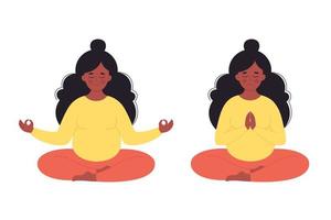 femme enceinte noire méditant dans la pose de lotus. grossesse saine, yoga, exercice de respiration