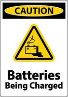 Attention batteries en cours de charge signe sur fond blanc vecteur