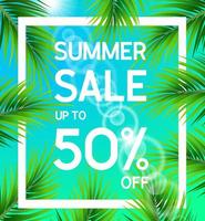 affiche de vente d'été jusqu'à 50% de réduction avec des feuilles de palmier