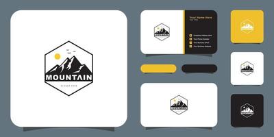 conception de vecteur de logo de montagne et carte de visite