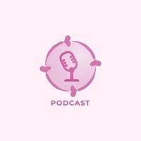 modèle de conception de logo de podcast girly isolé sur fond rose tendre. illustration de microphone à condensateur pinky. diffusion sur Internet, station de radio en ligne. logotype pictural. vecteur