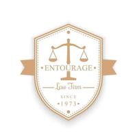 logo vintage du cabinet d'avocats, emblème, justice, insigne du cabinet d'avocats sur la forme du bouclier, illustration vectorielle vecteur