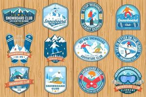 ensemble de patchs de club de snowboard. vecteur. concept pour patch, chemise, impression, timbre ou tee. conception de typographie vintage avec snowboarder et silhouette de montagne. sport extrême.