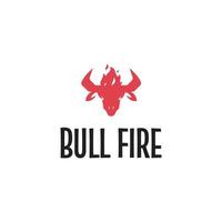 illustration de conception de logo taureau en feu vecteur