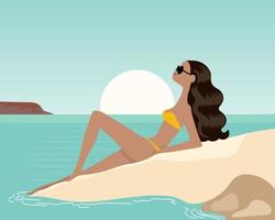 paysage marin, belle femme à lunettes de soleil se faire bronzer sur la plage de la mer. clip art, impression, art mural vecteur