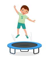 heureux petit garçon sautant sur un trampoline s'amusant à jouer à des activités sportives de plein air vecteur