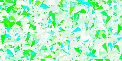 toile de fond de vecteur vert clair avec des triangles, des lignes.