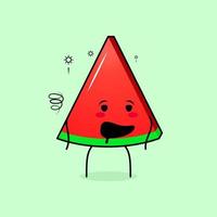 personnage mignon de tranche de pastèque avec expression ivre et bouche ouverte. vert et rouge. adapté à l'émoticône, au logo, à la mascotte et à l'icône vecteur