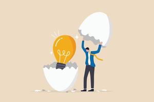 nouvelle idée créative, innovation ou solution pour les affaires, l'entrepreneuriat ou l'idée de démarrage, le concept de création ou de découverte, l'entrepreneur d'affaires découvre un œuf à couver avec une idée d'ampoule à l'intérieur. vecteur