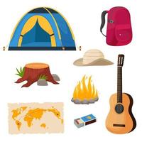 ensemble de camping et de randonnée. collection d'outils de voyage de camp d'été pour la survie dans la nature, tente, sac à dos, carte, hache, feu de camp et autres équipements de camping.