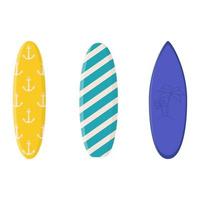 collection de planches de surf de dessin animé avec un design d'été. activité de loisirs sportifs d'été, équipement de vacances. illustration vectorielle plane