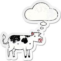 dessin animé vache et bulle de pensée comme un autocollant usé en détresse vecteur