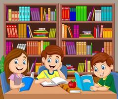 dessin animé enfants étudiant à la bibliothèque vecteur