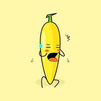 personnage de banane mignon avec une expression effrayée et asseyez-vous. vert et jaune. adapté à l'émoticône, au logo, à la mascotte ou à l'autocollant vecteur