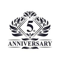 Logo anniversaire 5 ans, logo floral de luxe 5e anniversaire. vecteur