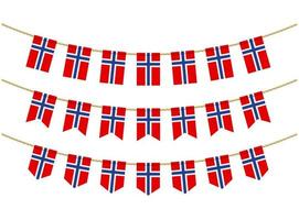 drapeau norvège sur les cordes sur fond blanc. ensemble de drapeaux banderoles patriotiques. banderoles décoration du drapeau de la norvège vecteur