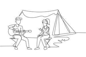 continu une ligne dessin couple camping touristique. campeur assis près d'un feu de camp à côté de la tente de camp, un gars jouant de la guitare, les gens profitent d'un pique-nique dans la nature. tourisme d'été en plein air. conception de dessin à une seule ligne vecteur