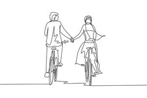 une seule ligne continue dessinant un couple marié romantique heureux faire du vélo vers la caméra et se tenir la main. jeune homme et femme amoureux portant une robe de mariée. une ligne dessiner vecteur de conception graphique