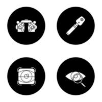 ensemble d'icônes de glyphe d'ophtalmologie. réfracteur, ophtalmoscope, scanner rétinien, test de la vue. illustrations de silhouettes blanches vectorielles dans les cercles noirs vecteur