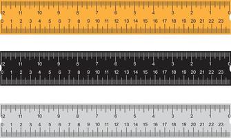 ensemble de trois règles sur fond transparent. règles isolées en plastique jaune, noir, gris avec double face mesurant pouces et centimètres. vecteur