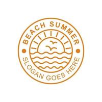 logo emblème de la vague de plage avec logo du lever du soleil, création de logo de vacances d'été et version de logo d'art en ligne vecteur