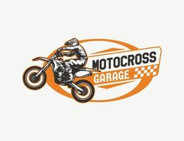 insigne de logo de club d'aventure de motocross dessiné à la main vecteur