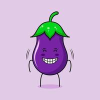 personnage d'aubergine mignon avec sourire et expression heureuse, fermer les yeux et sourire. vert et violet. adapté à l'émoticône, au logo, à la mascotte et à l'icône vecteur
