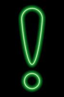 point d'exclamation néon vert sur fond noir vecteur