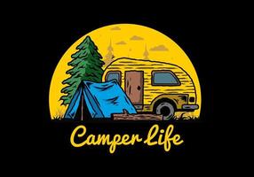 camping-car en forme de larme et tente devant une illustration de pin vecteur